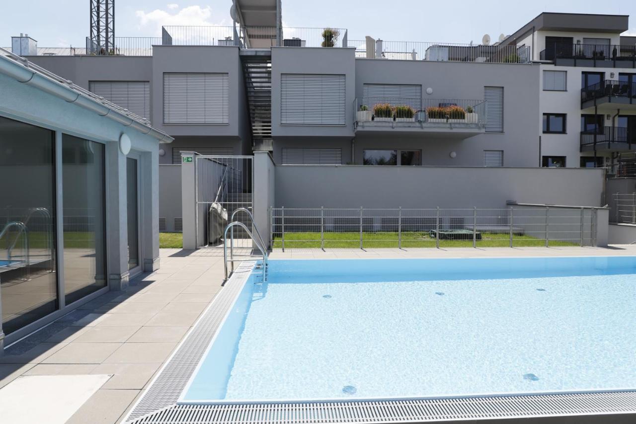 וינה Yellow Flower Apartment With Pool - 5 Min To Lake מראה חיצוני תמונה