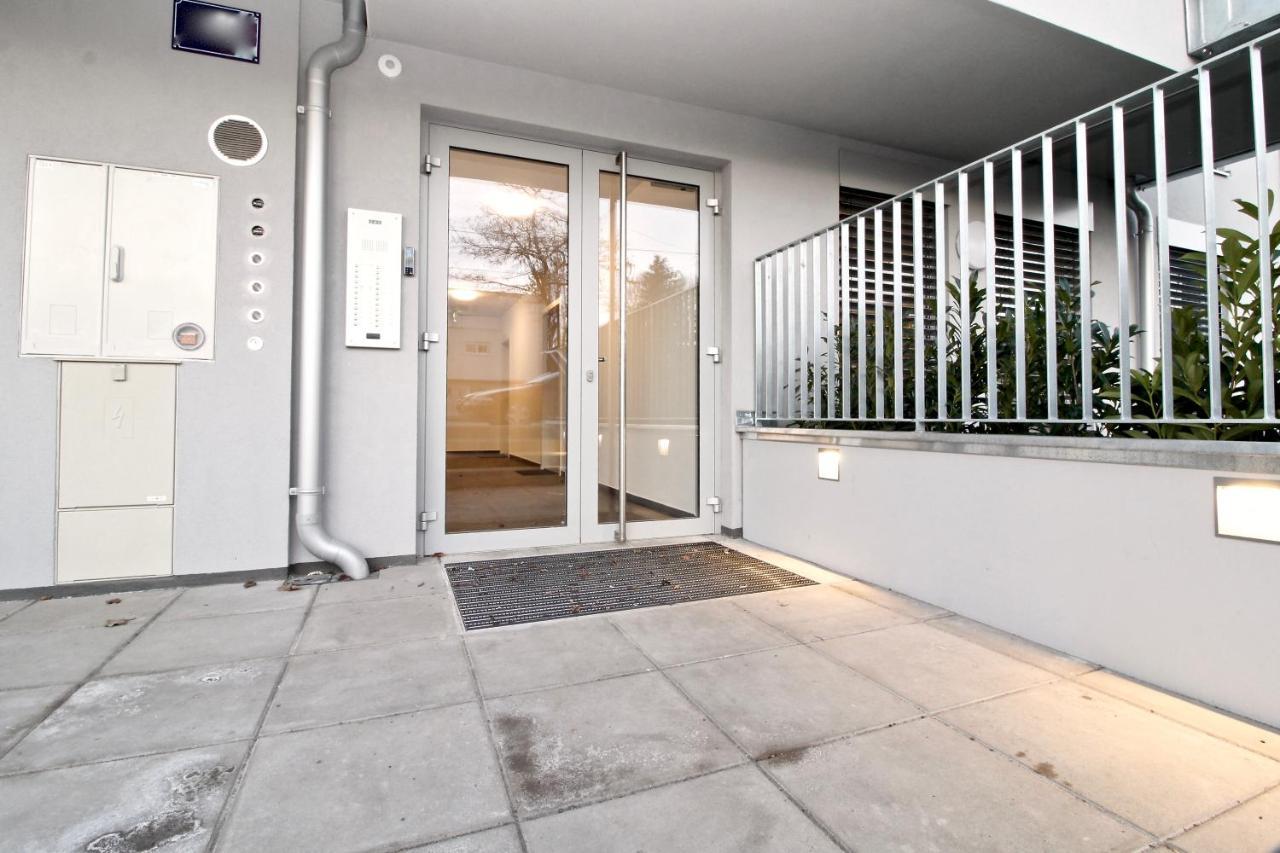 וינה Yellow Flower Apartment With Pool - 5 Min To Lake מראה חיצוני תמונה