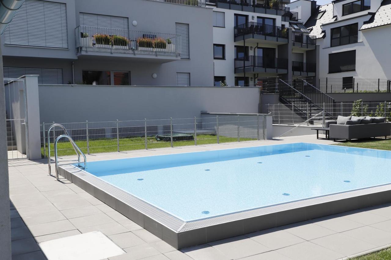 וינה Yellow Flower Apartment With Pool - 5 Min To Lake מראה חיצוני תמונה
