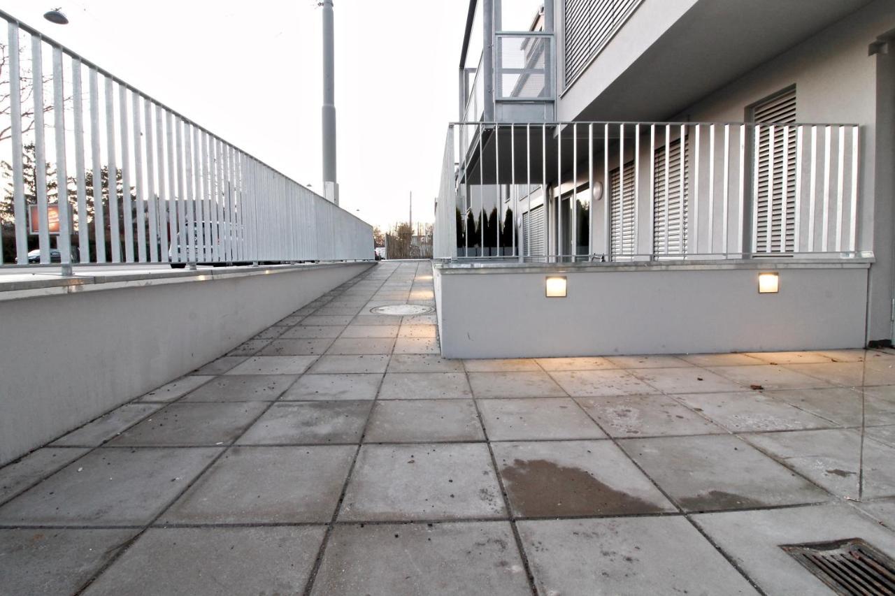 וינה Yellow Flower Apartment With Pool - 5 Min To Lake מראה חיצוני תמונה