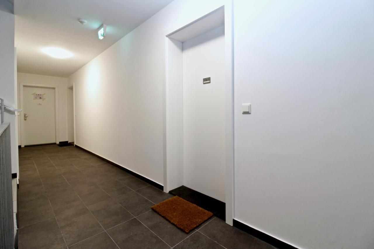 וינה Yellow Flower Apartment With Pool - 5 Min To Lake מראה חיצוני תמונה