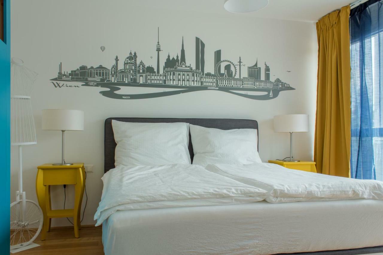 וינה Yellow Flower Apartment With Pool - 5 Min To Lake מראה חיצוני תמונה