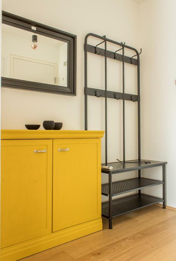 וינה Yellow Flower Apartment With Pool - 5 Min To Lake מראה חיצוני תמונה