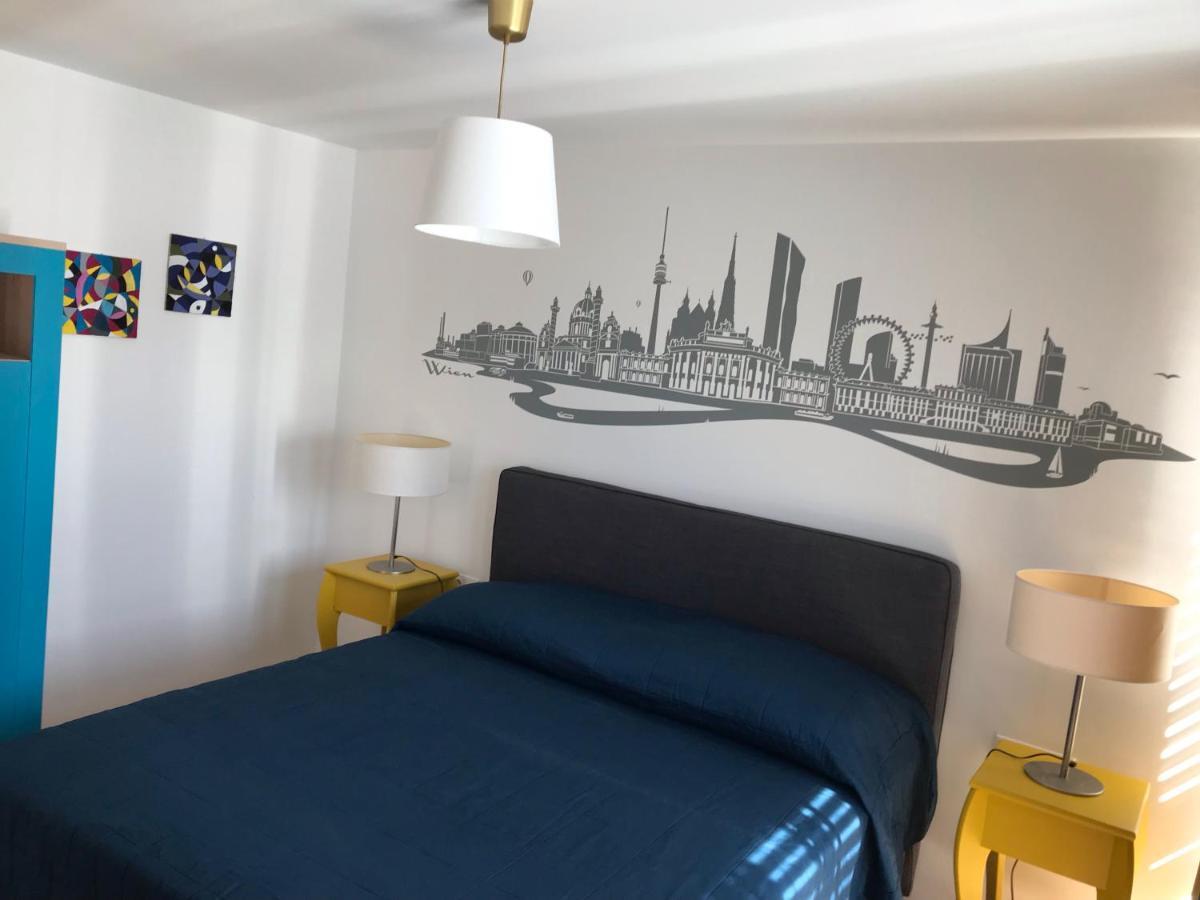 וינה Yellow Flower Apartment With Pool - 5 Min To Lake מראה חיצוני תמונה
